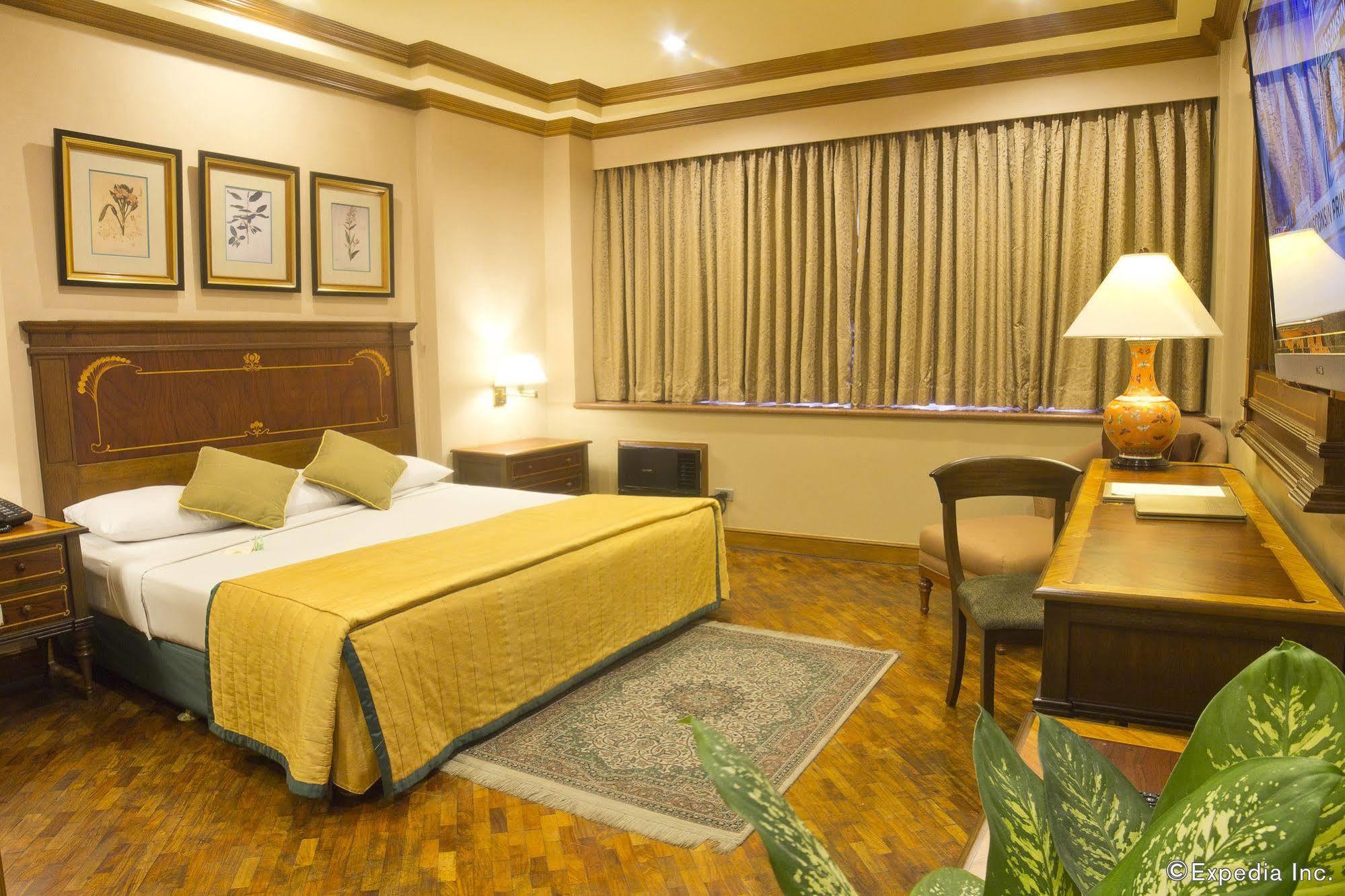 Herald Suites Makati City Exterior foto