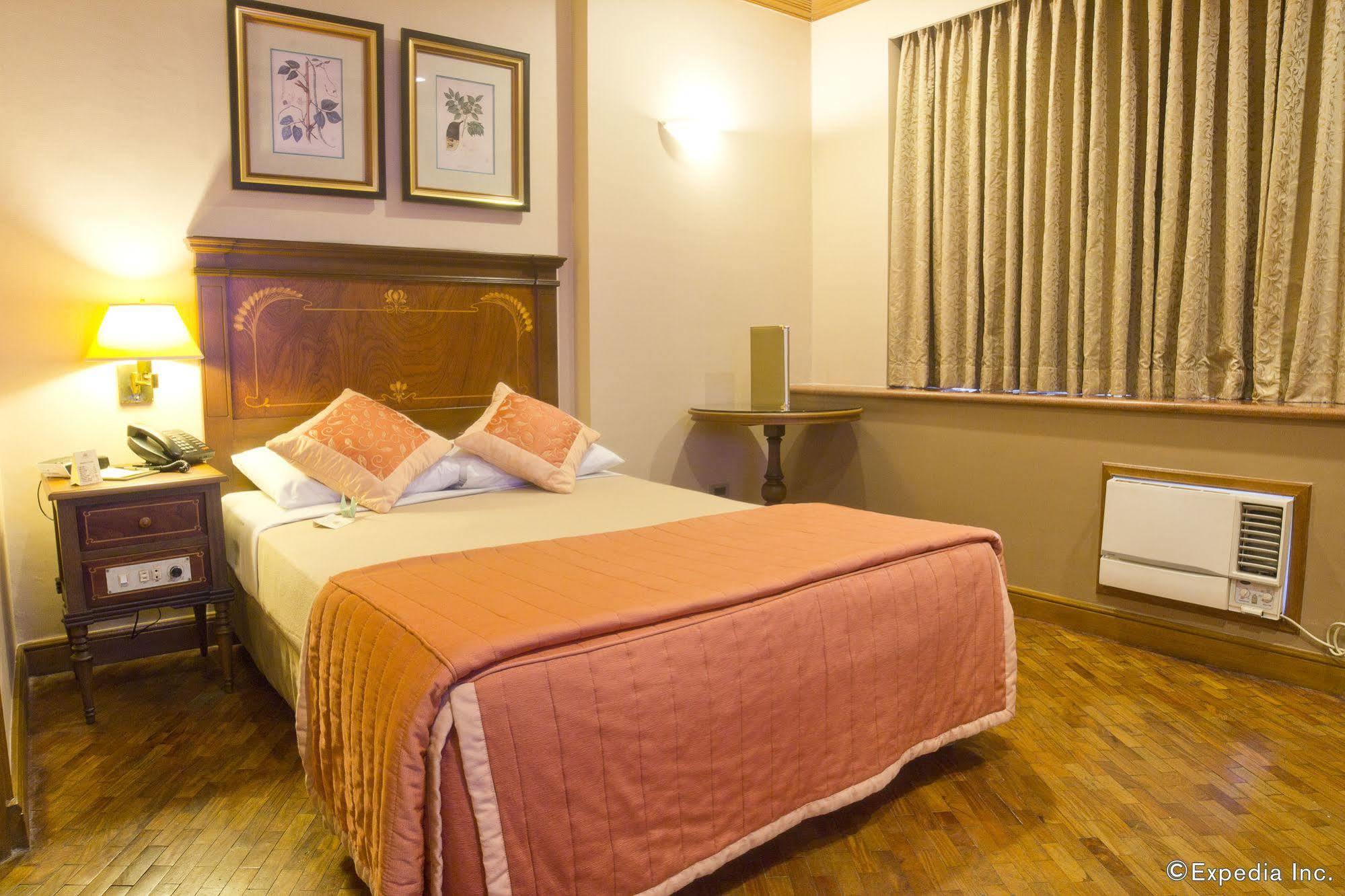 Herald Suites Makati City Exterior foto